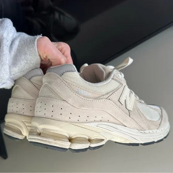 ✨ New Balance 2002R “Cream / Rain Cloud” – Women’s 8.5 / Men’s 7 - Picture 4 of 7